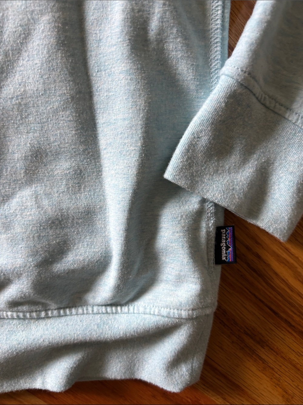 Patagonia women’s Pale Blue Crewneck Sweatshirt - Picture 4 of 6
